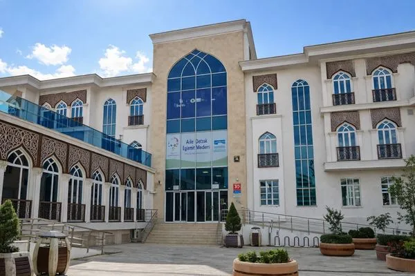 Ahmet Yesevi Pendik İsmek kurs merkezi binası dış görünüm.