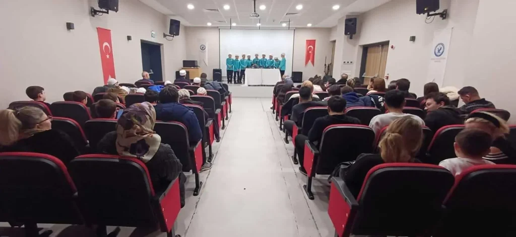 Kartal Halk Eğitim Merkezi kursiyerleri ve hafızlık öğrencileri iftar programında bir araya geldiler.