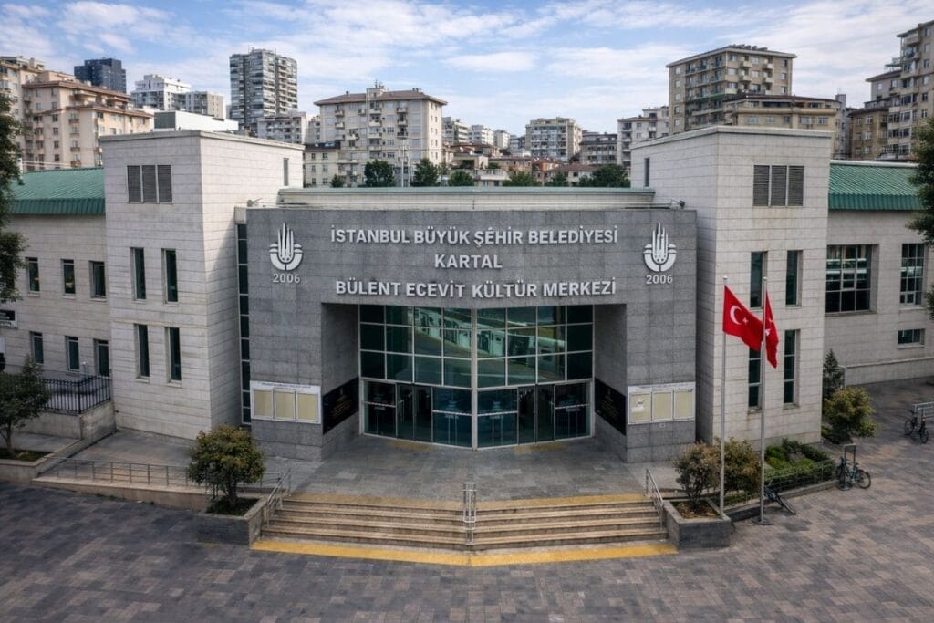 Kartal İSMEK kursları Bülent Ecevit Kültür Merkezi binasında hizmet vermektedir.