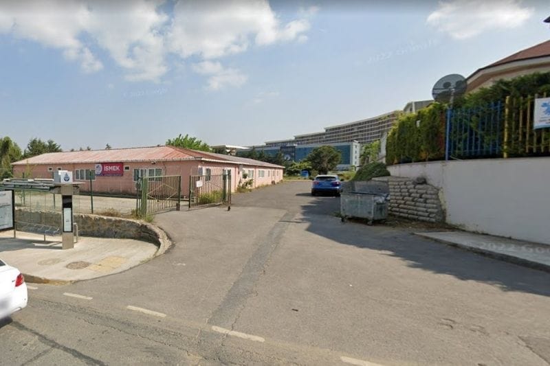 Pendik'in Çamlık mahallesinde yer alan İsmek kurs merkezi binasıdır.